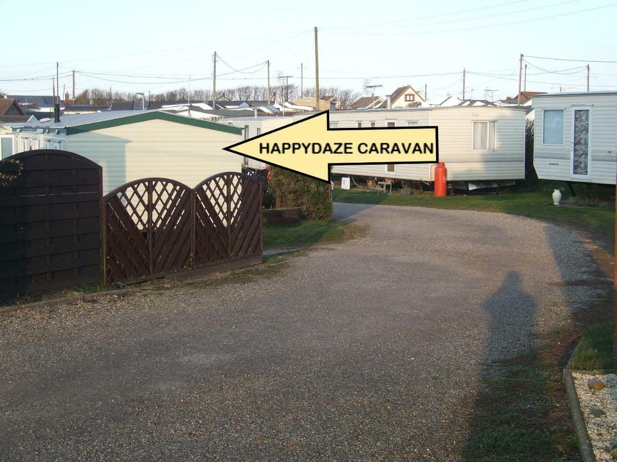 Happydaze Caravan Bacton  Екстер'єр фото